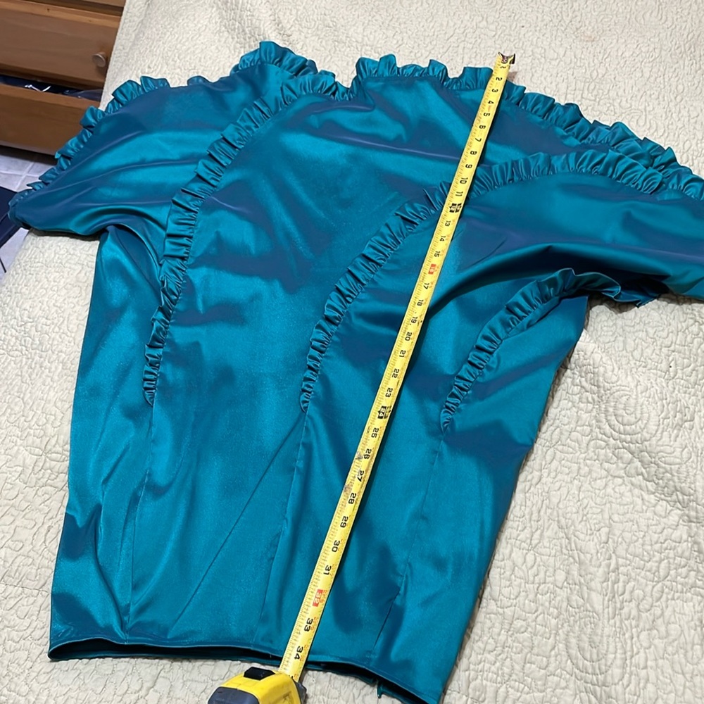 Carries iridescent metallic trumpet skirt - Picture 6 of 6